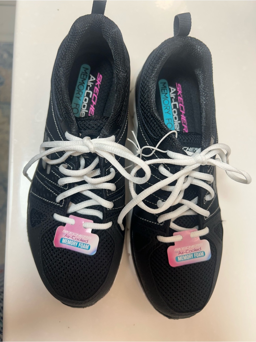 SKECHERS SYNERGY LOOK BOOK Black sneakers. NWT. Size 6.5
